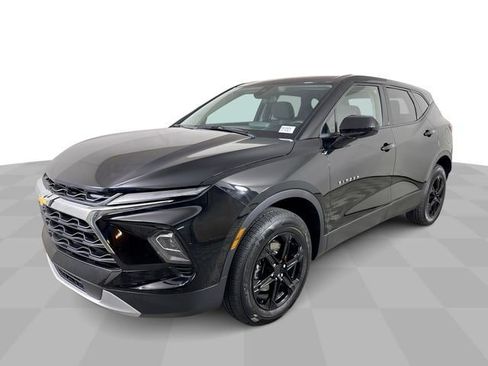 Used 2025 Chevrolet Blazer LT FWD image 1