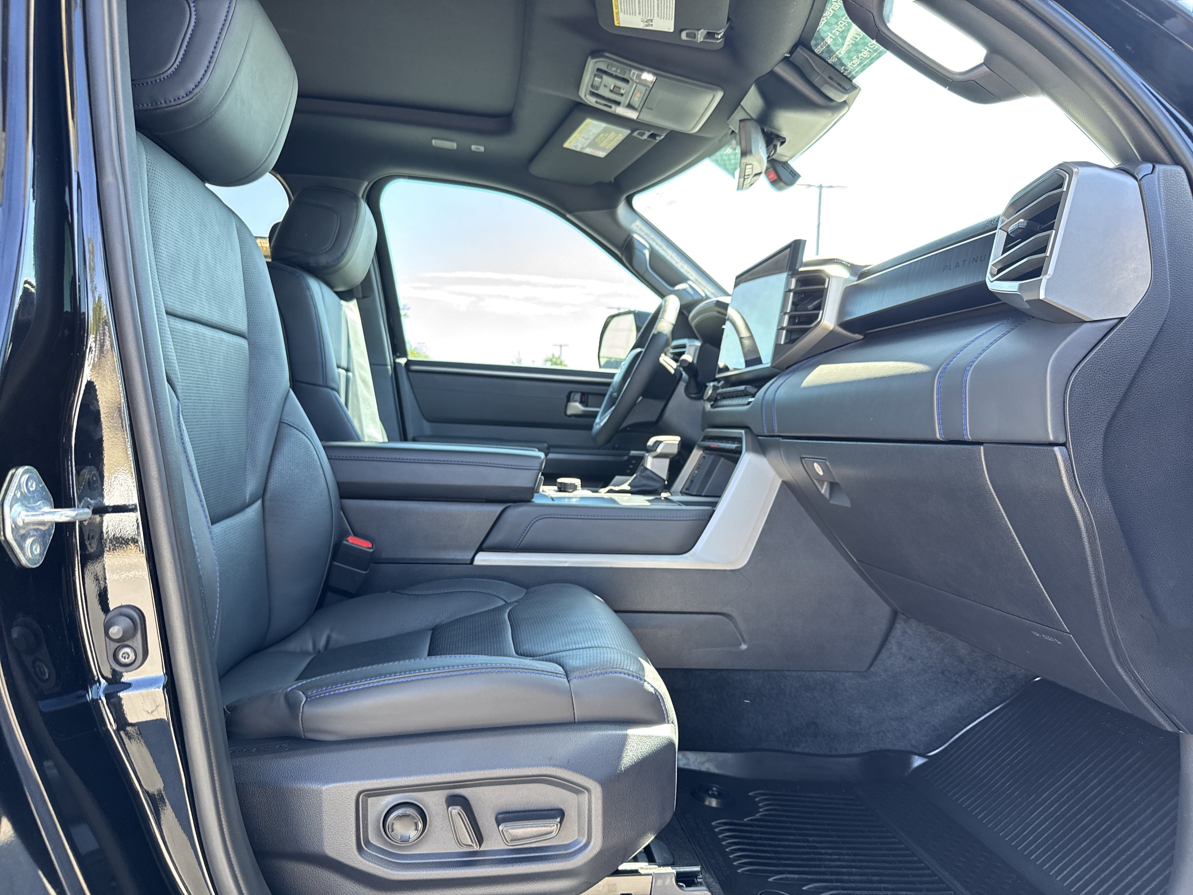 Used 2026 Toyota Sequoia Platinum AWD/4WD image 33