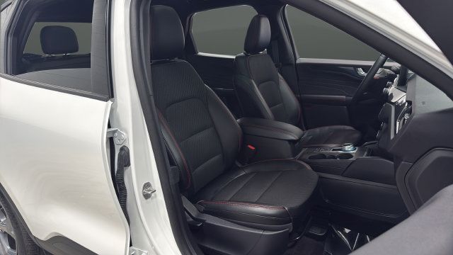 Used 2025 Ford Escape ST-Line w/ Cold Weather Package AWD/4WD image 25