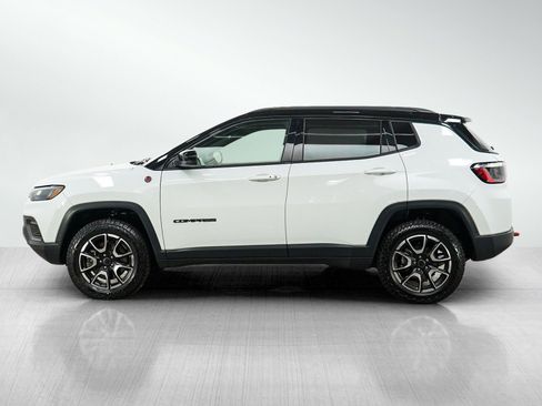 Used 2025 Jeep Compass Trailhawk AWD/4WD image 2