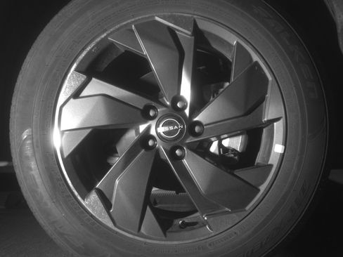 Used 2025 Nissan Rogue SV FWD image 13