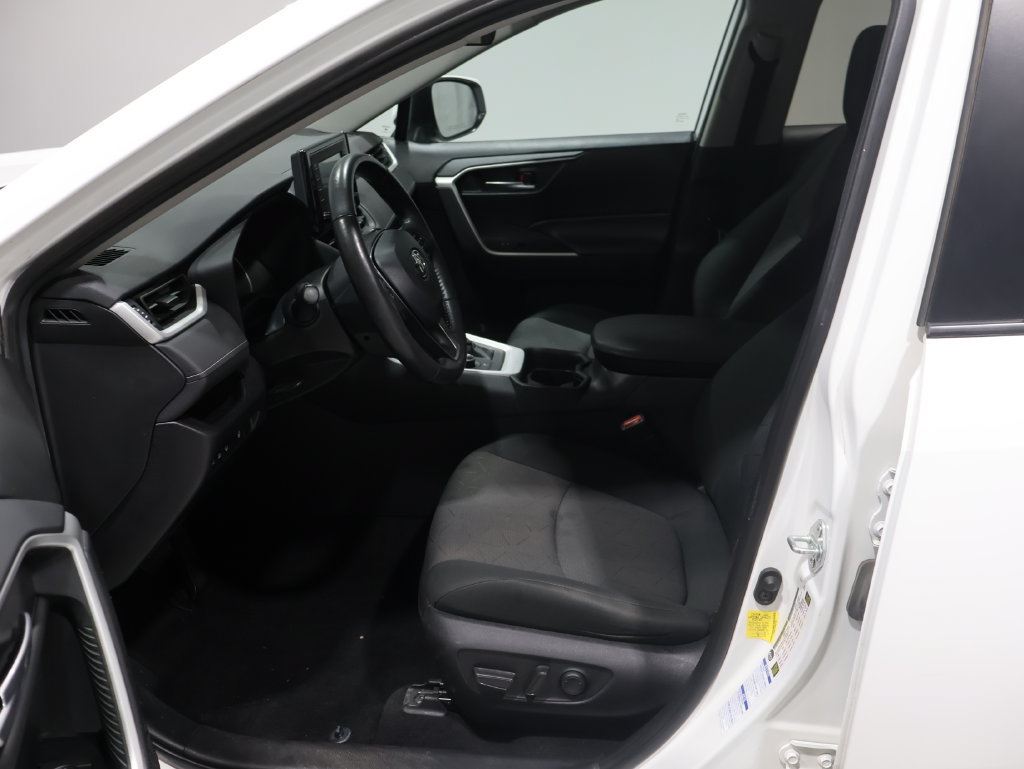 Used 2021 Toyota RAV4 XLE w/ XLE Grade Weather Package AWD/4WD image 9
