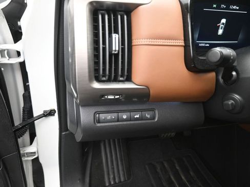Used 2024 Nissan Pathfinder Platinum FWD image 13