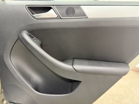 Used 2013 Volkswagen Jetta SE image 28