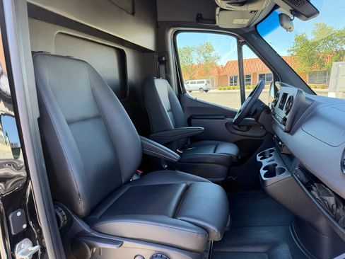 Used 2022 Mercedes-Benz Sprinter 3500 image 13