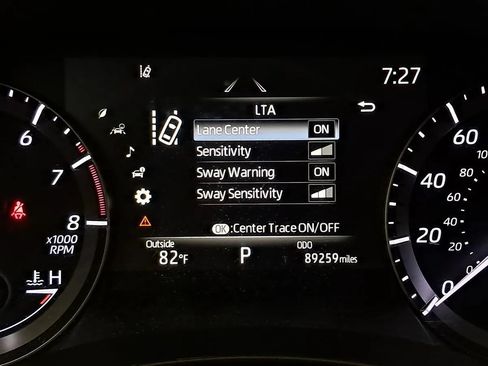 Used 2021 Toyota Highlander XLE FWD image 13