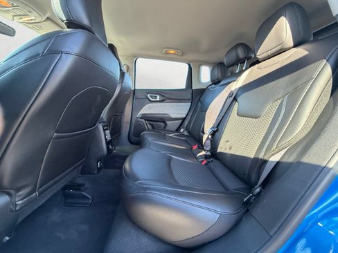 Used 2022 Jeep Compass Latitude FWD image 13