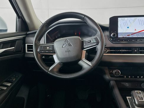 Used 2024 Mitsubishi Outlander SE image 18