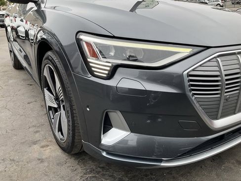 Used 2019 Audi e-tron Prestige w/ Prestige Package image 68