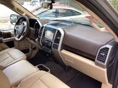 Used 2019 Ford F150 Lariat image 29