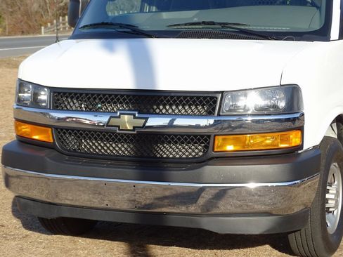 Used 2024 Chevrolet Express 2500 w/ Driver Convenience Package image 28