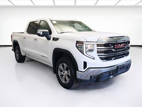 Used 2024 GMC Sierra 1500 SLT image 3