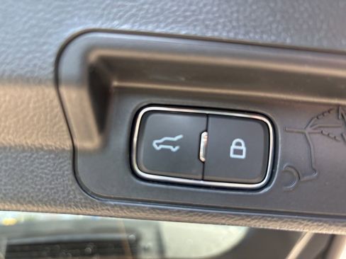 Used 2024 Ford Explorer XLT w/ Equipment Group 202A image 36