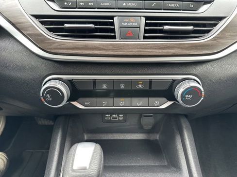 Used 2025 Nissan Altima 2.5 SV FWD image 30