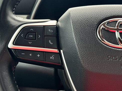 Used 2025 Toyota Highlander XLE AWD/4WD image 21