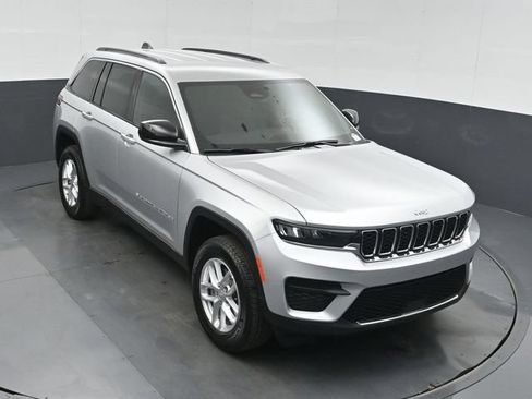 New 2026 Jeep Grand Cherokee Laredo w/ Trailer Tow Package AWD/4WD image 38
