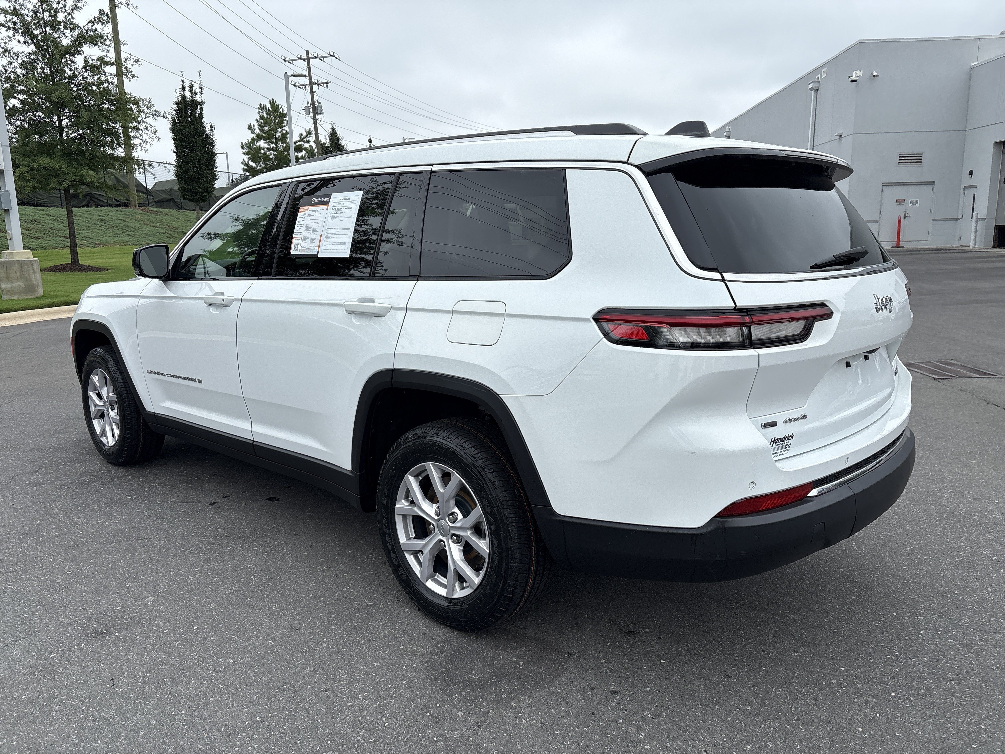 Used 2022 Jeep Grand Cherokee L Limited AWD/4WD image 7