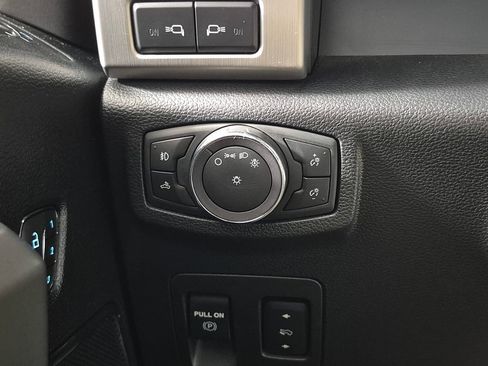 Used 2019 Ford F150 Platinum w/ Equipment Group 701A Luxury AWD/4WD image 18