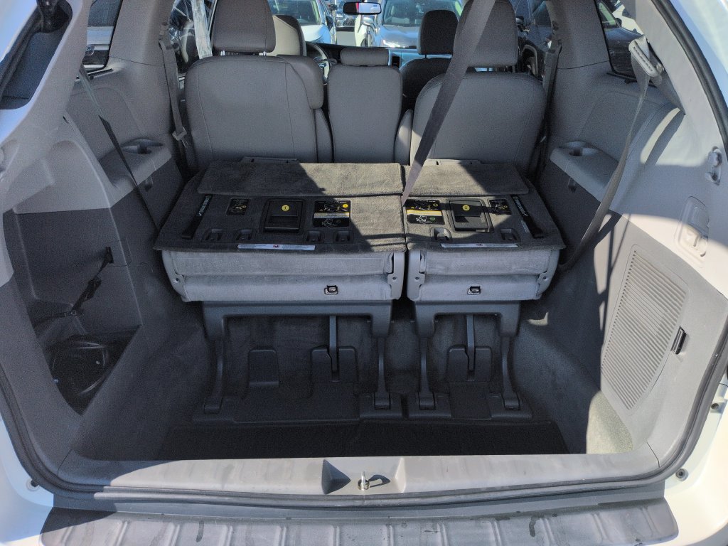 Used 2017 Toyota Sienna FWD image 23