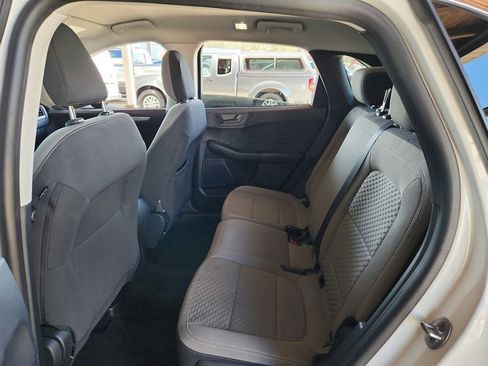 Used 2022 Ford Escape SE image 19