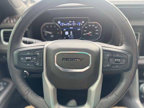 Used 2021 GMC Yukon Denali w/ Denali Premium Package image 12