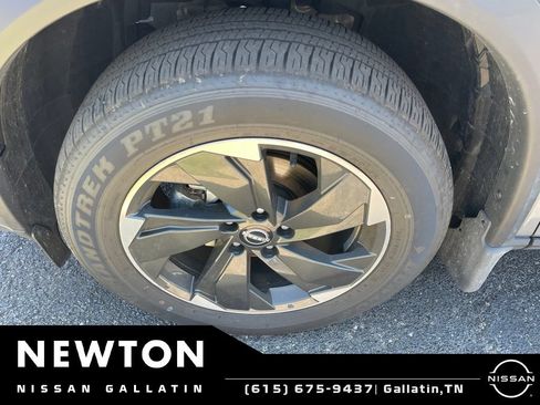 Used 2026 Nissan Rogue SV AWD/4WD image 14