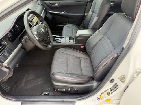 Used 2015 Toyota Camry SE w/ Moonroof Package FWD image 10