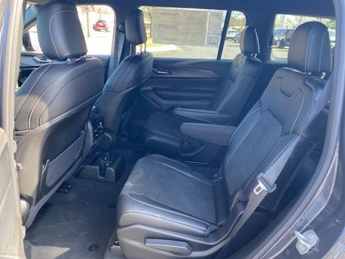 New 2025 Jeep Grand Cherokee L Laredo image 19