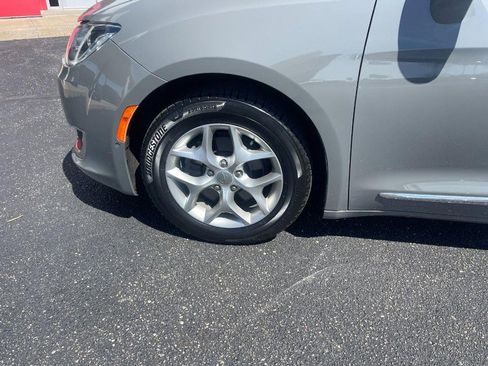 Used 2020 Chrysler Pacifica Limited w/ Advanced Safetytec Group image 6