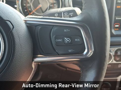 Used 2018 Jeep Wrangler Unlimited Sahara AWD/4WD image 27