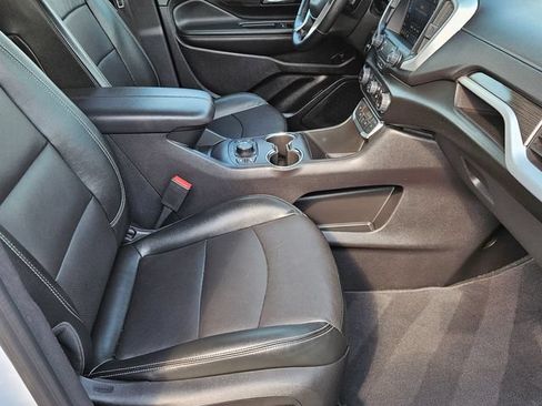 Used 2024 GMC Terrain SLT AWD/4WD image 18
