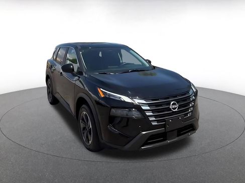 Used 2025 Nissan Rogue SV AWD/4WD image 3
