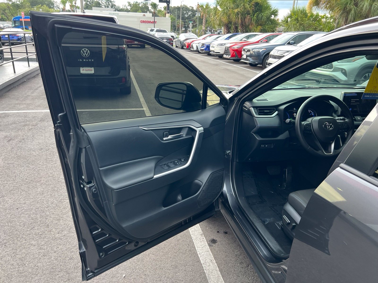 Used 2025 Toyota RAV4 SE AWD/4WD image 21