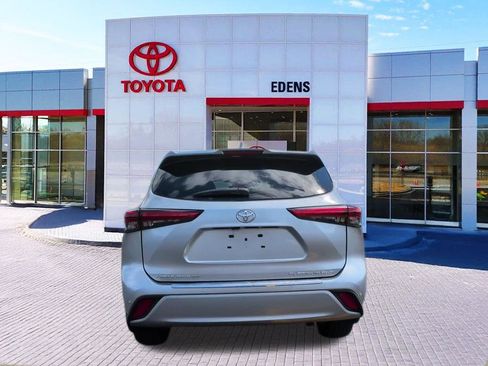 Certified 2020 Toyota Highlander Platinum AWD/4WD image 4