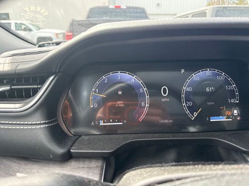 Used 2022 Jeep Grand Cherokee Overland w/ Luxury Tech Group IV AWD/4WD image 8