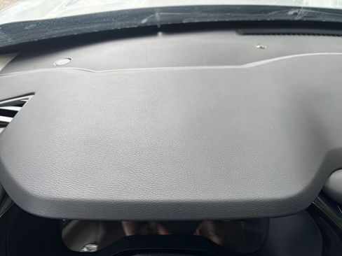 Used 2025 Nissan Pathfinder SV FWD image 37