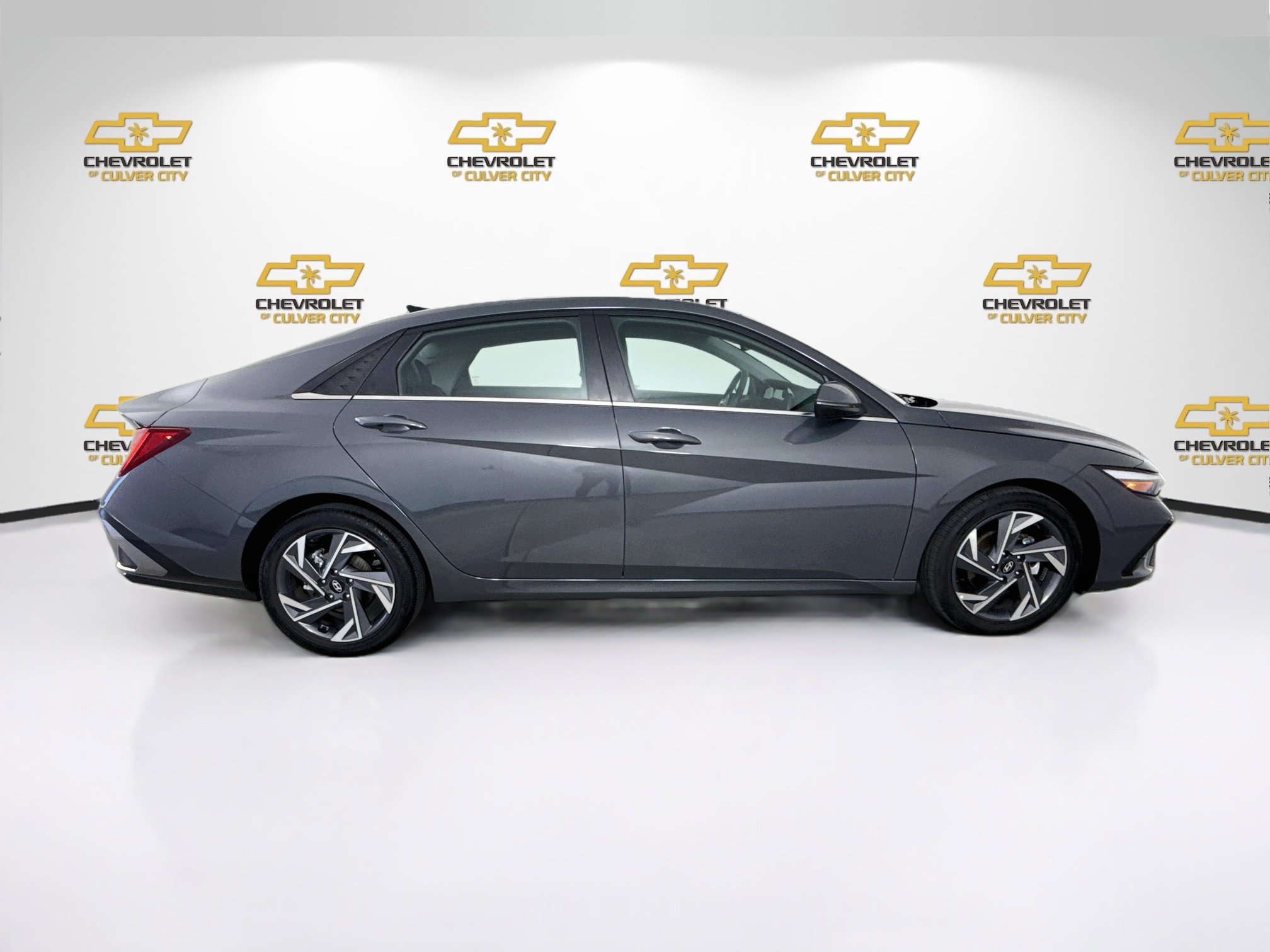 Used 2025 Hyundai Elantra Limited FWD image 9