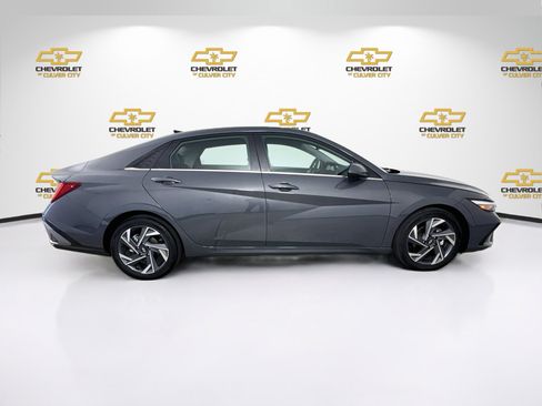 Used 2025 Hyundai Elantra Limited FWD image 9