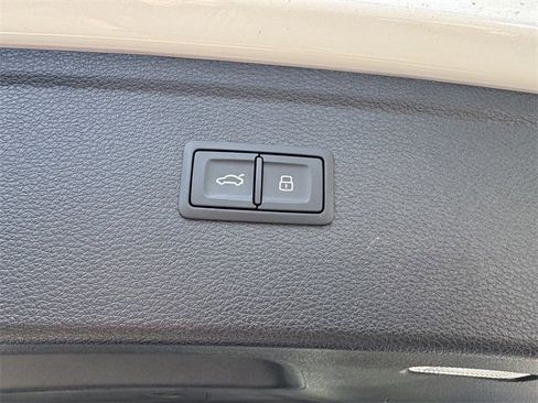 Certified 2025 Audi Q5 2.0T Premium w/ Convenience Plus Package image 35