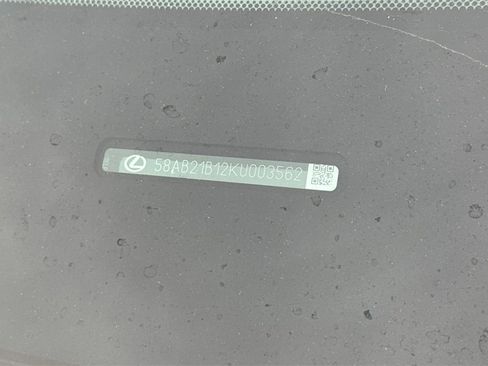 Used 2019 Lexus ES 300h w/ Luxury Package image 3