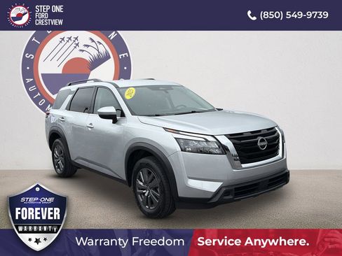 Used 2025 Nissan Pathfinder SV image 1