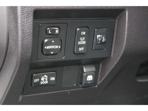 Used 2016 Toyota Tundra SR5 image 14