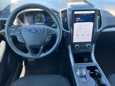 Used 2023 Ford Edge SE AWD/4WD image 3