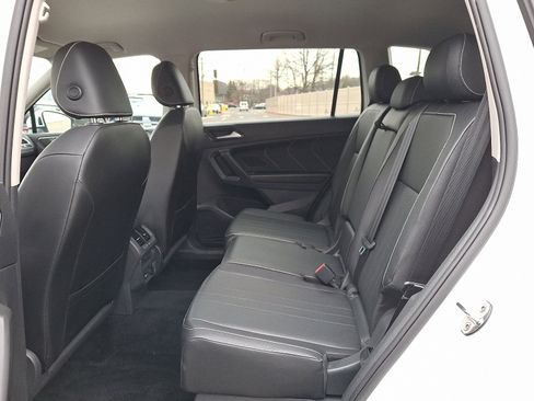 Used 2023 Volkswagen Tiguan SE image 11
