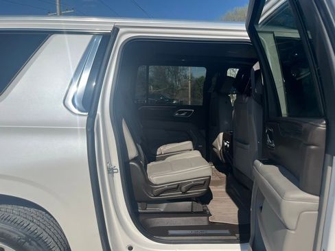 Used 2021 GMC Yukon XL SLT w/ Rear Media and Nav Package AWD/4WD image 37