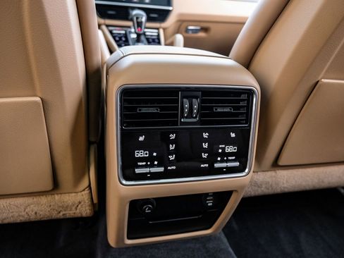 Used 2019 Porsche Cayenne AWD/4WD image 43