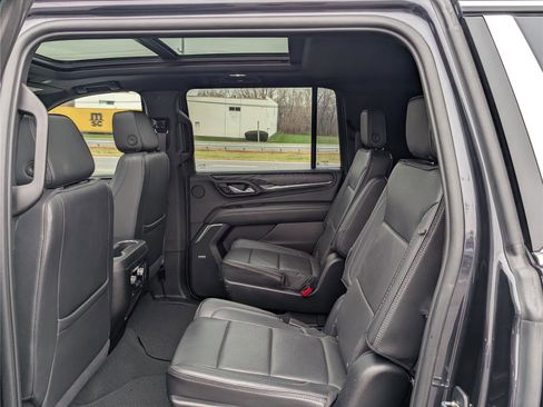 Used 2023 GMC Yukon XL Denali image 16