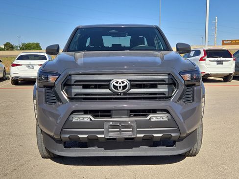 Used 2025 Toyota Tacoma SR5 AWD/4WD image 10