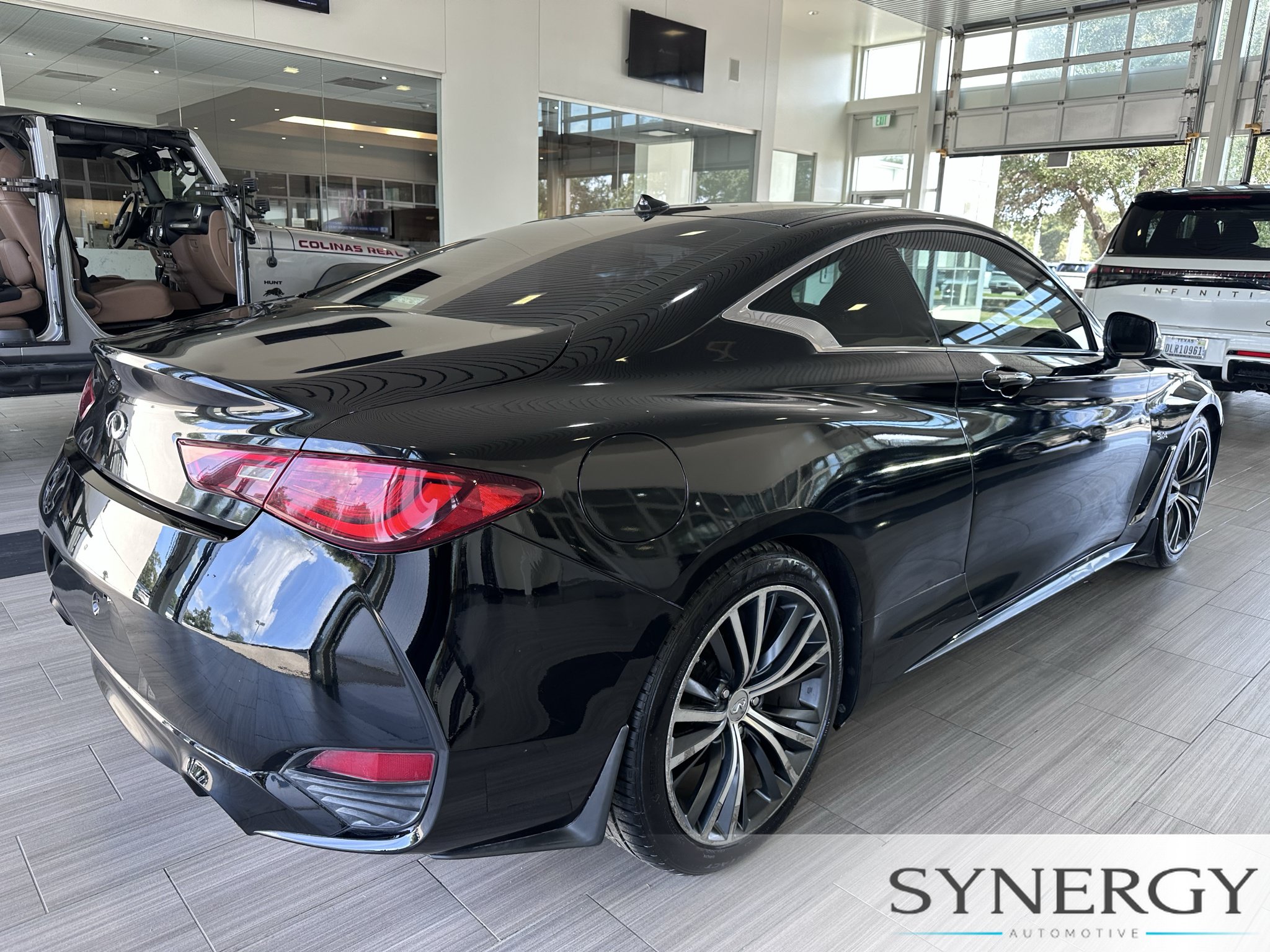 Used 2018 INFINITI Q60 3.0t Luxe RWD image 28
