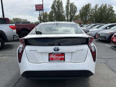 Used 2016 Toyota Prius Two image 8